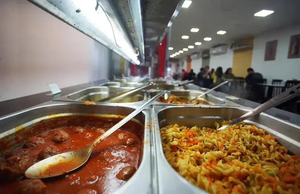 Descontos no salário: plano de saúde e vale-refeição