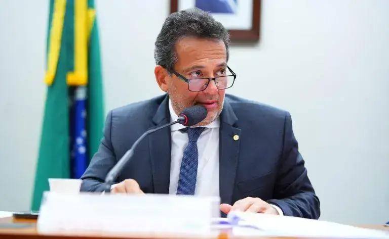 Deputados aprovam lei para ex-companheiros manterem plano de saúde